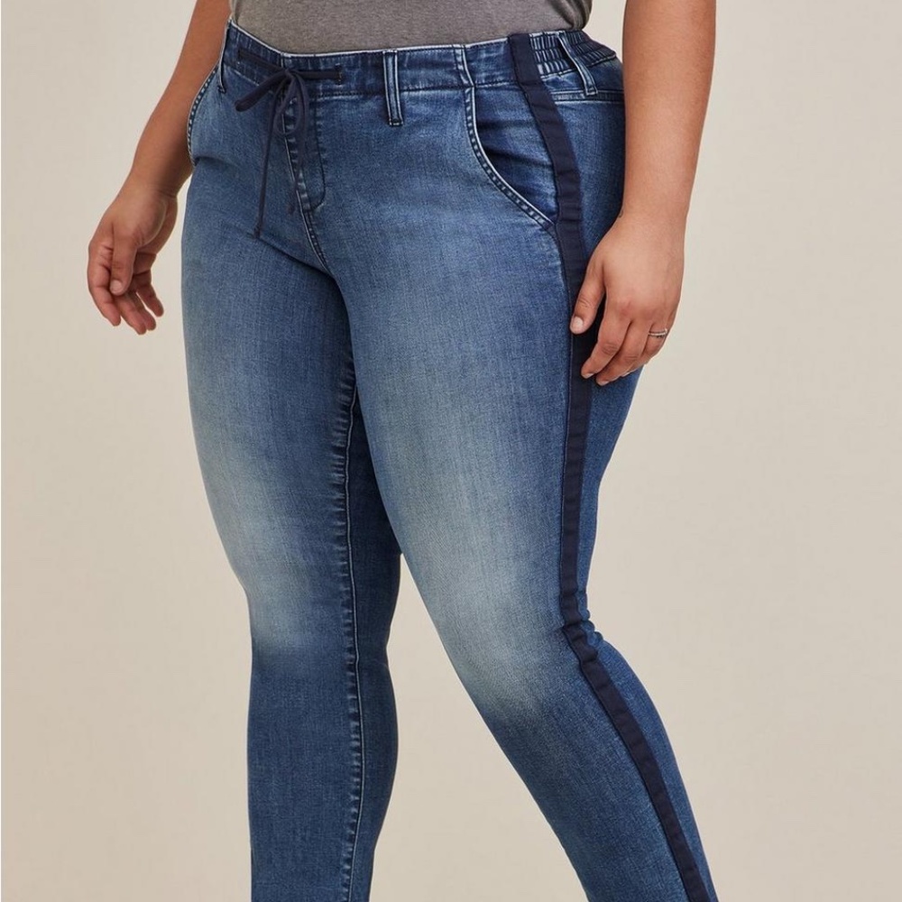 Torrid Pull On Boyfriend Side Stripe Jean Size 1X (14/16)